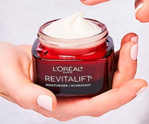 Get a Free Sample of L’Oreal Revitalift Triple Power Anti-Aging Moisturizer